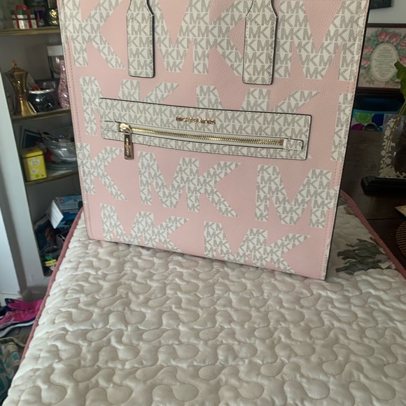 Michael Kors XL kenly tote - Picture 9 of 12